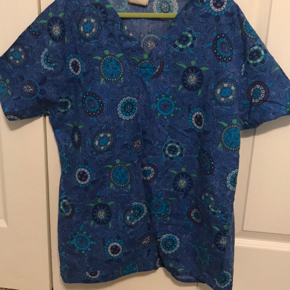 Turtle scrub top